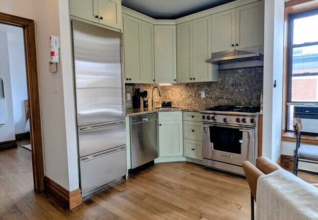 Building Photo - 378 6th Ave