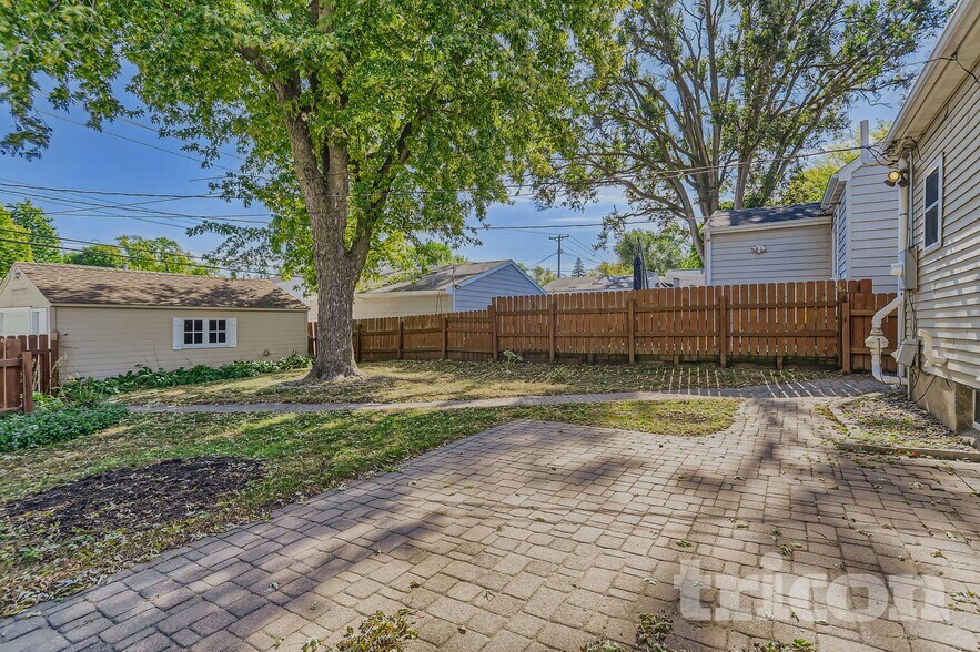 Building Photo - 2833 Louisiana Ave S