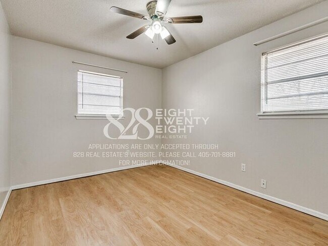 Building Photo - Midwest City 3 Bed/2 Bath House with Attached Two-Car Garage!