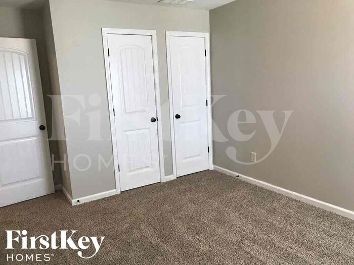 Building Photo - 260 Village Broad St