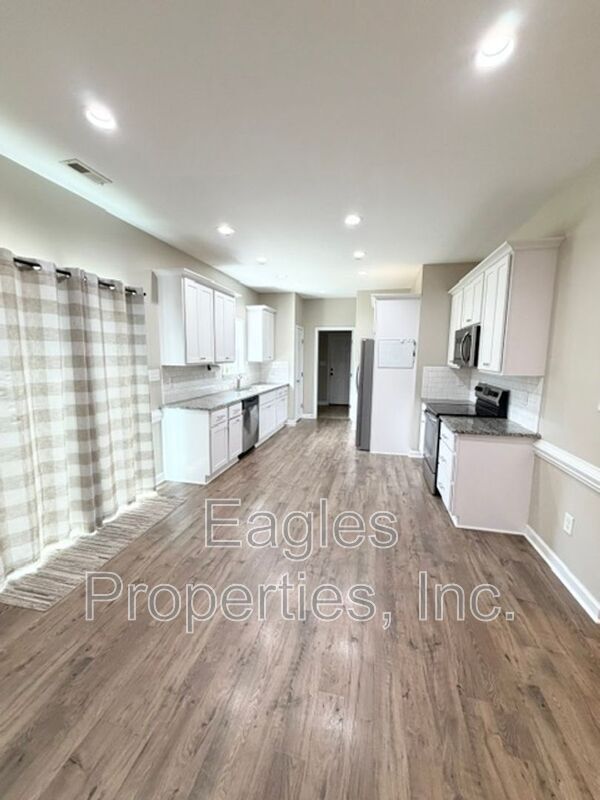 Building Photo - 328 N Landing Dr