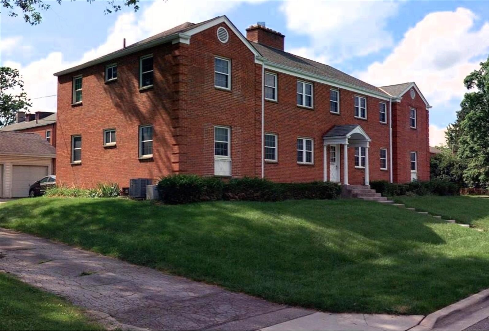 Building Photo - 2009 Elmwood Ave