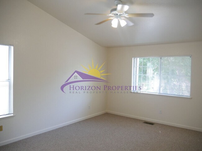 Building Photo - Unique 3 Bed 2.5 Bath 1,971sqft Single Fam...