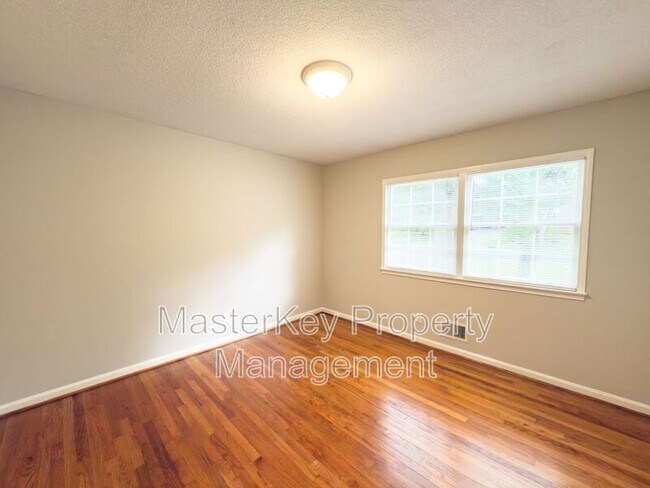 Building Photo - 544 Ellynn Dr