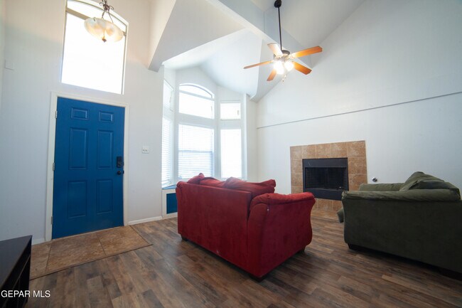 Building Photo - 13260 Emerald Creek Dr