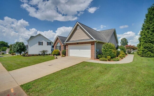 Building Photo - 205 Rockingham Meadows Dr