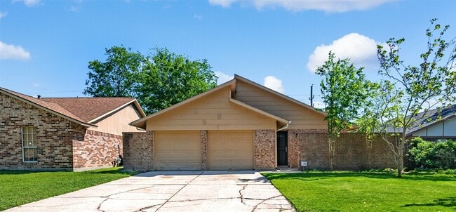 Building Photo - 23414 Canyon Lake Dr