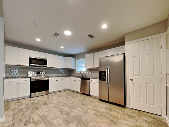 Building Photo - 4315 Hirschfield Rd