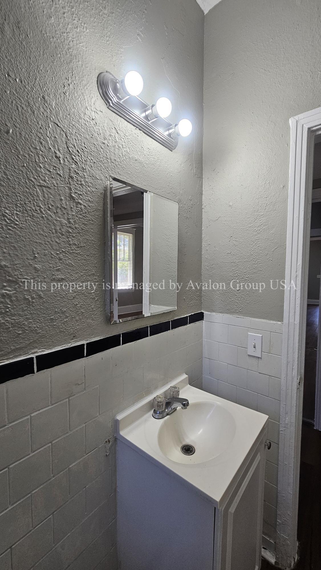 Building Photo - 6510 Avalon St
