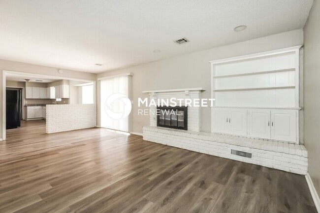 Building Photo - 4 Bedroom Pet-Friendly Home in Oklahoma City, OK with Main Street Renewal
