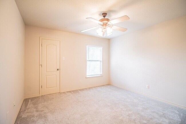 Building Photo - 5402 158th St