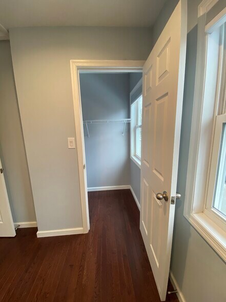 Building Photo - 4416 Plummer St
