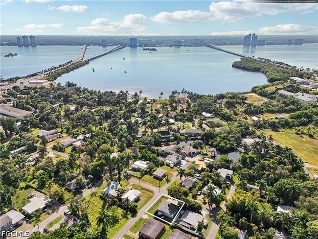 Building Photo - 92 Oak St