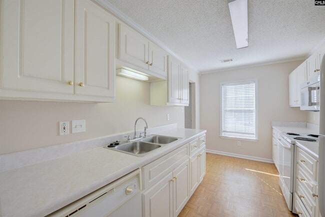 Building Photo - 200 Deer Hound Trail