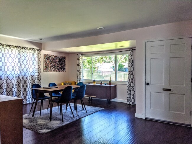 Building Photo - 6532 Gross Ave