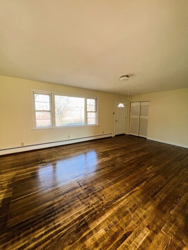 Building Photo - Just In Time For Ski Season - Single Famil...