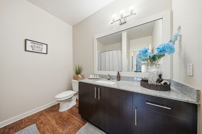 Building Photo - 1702 W Cleveland St