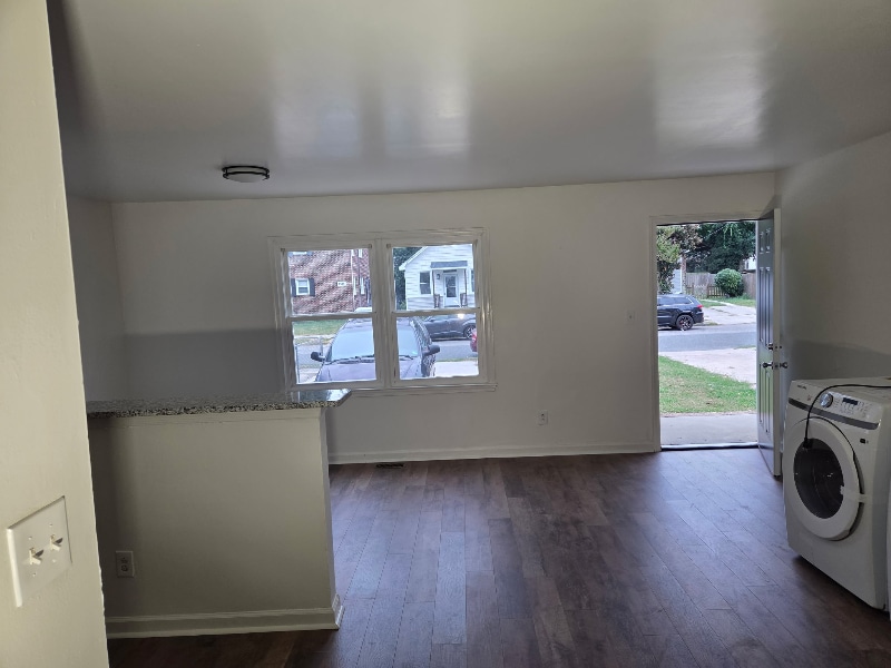 Building Photo - 1012 W 36th St