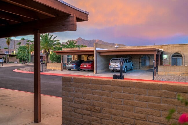 Building Photo - 510 W Cll Lago