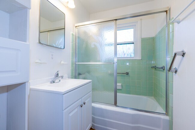 Building Photo - 2 Bed / 1 Bath in Tulsa! Ready Mid May!