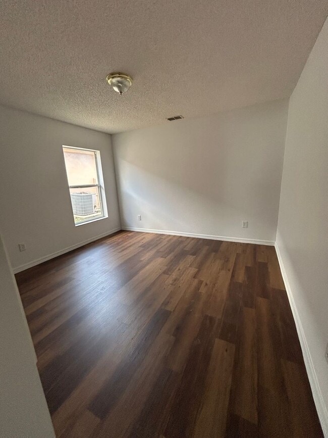 Building Photo - 136 Grantham Dr
