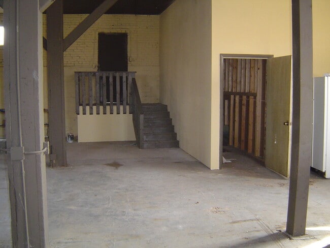 Building Photo - 1303 W College St