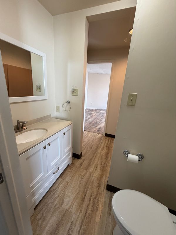 Building Photo - 100 W Main St