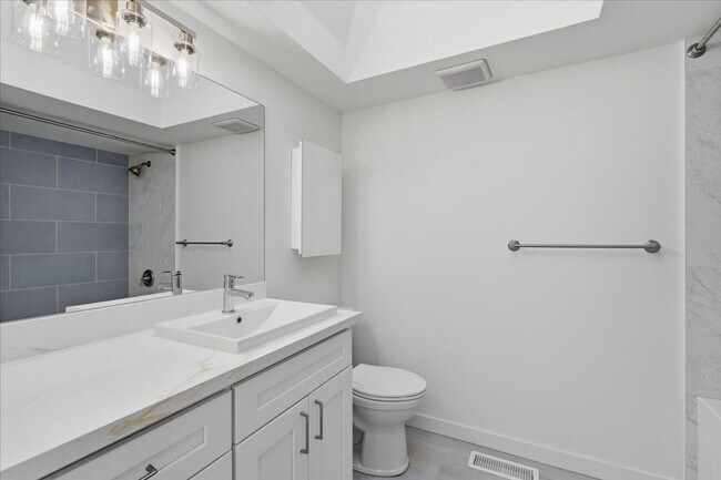 Building Photo - 4bd/2.25ba Kirkland Home