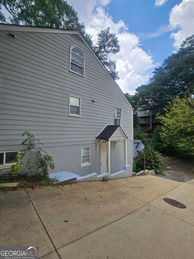 Building Photo - 234 Patterson Ave SE