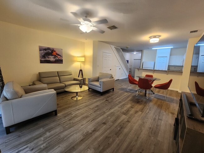 Open concept 1st floor - 5036 SE Mariner Garden Cir