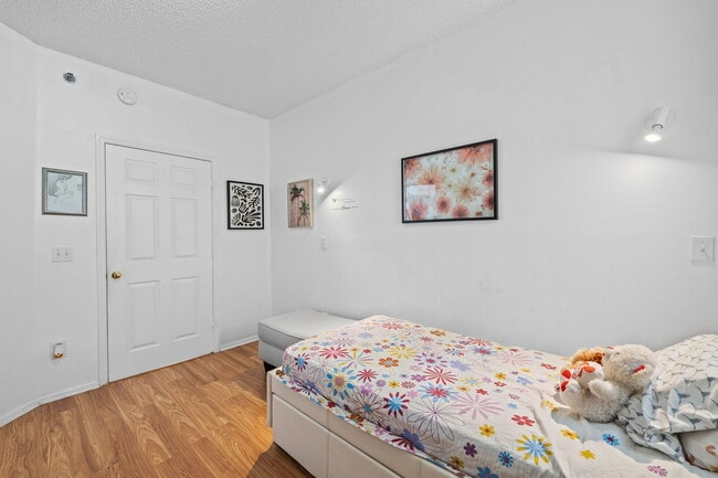 Building Photo - 3225 NE 184th St