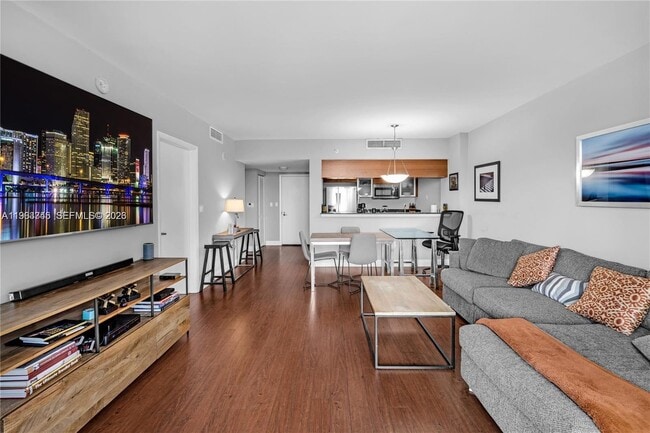 Building Photo - 1800 N Bayshore Dr