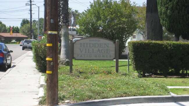Building Photo - Hidden Valley Apartments