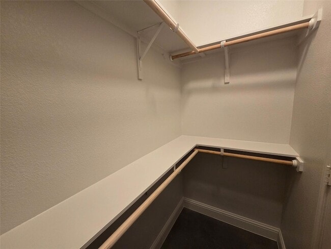 Building Photo - 800 Woodview Dr