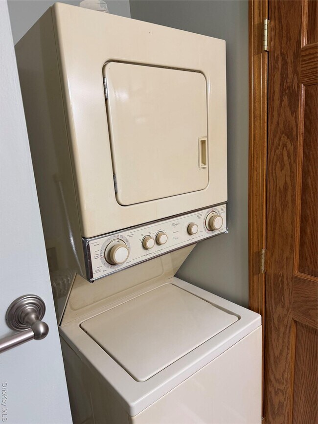 Building Photo - 25 Lexington Hills Rd