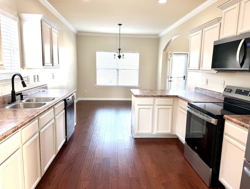 Building Photo - 1006 Kyle Rd