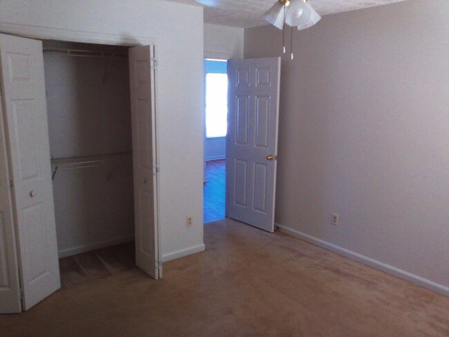 Building Photo - 2 Bedrooms 1 Bath - Downstairs unit