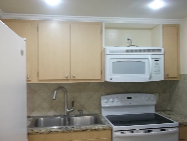 Building Photo - 767 SE 1st Way