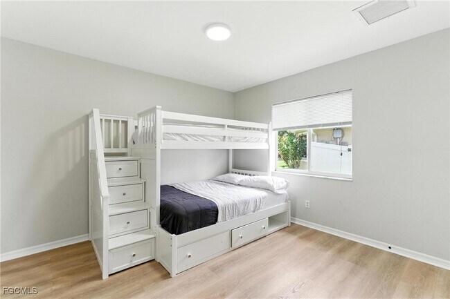 Building Photo - 3023 SW 23rd Ave