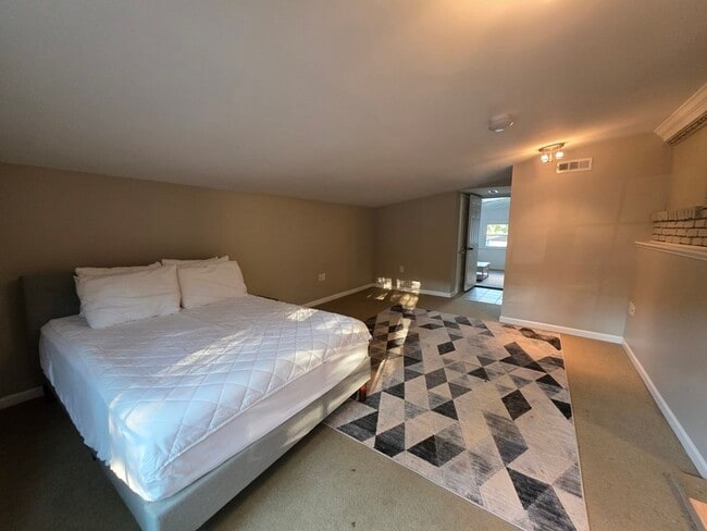 Building Photo - 3659 Ashwood Dr SE