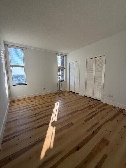 Building Photo - 14 Lockwood Dr