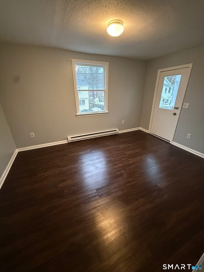 Building Photo - 52 Crown St