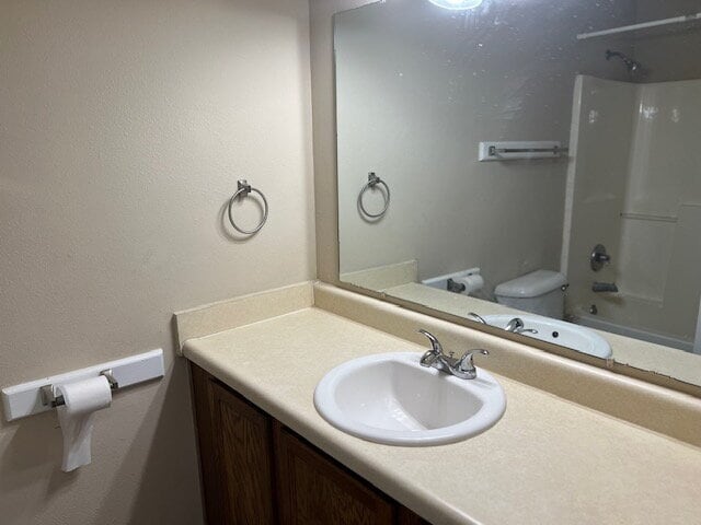 Building Photo - "Charming 3-Bedroom with 2 Full Baths in F...