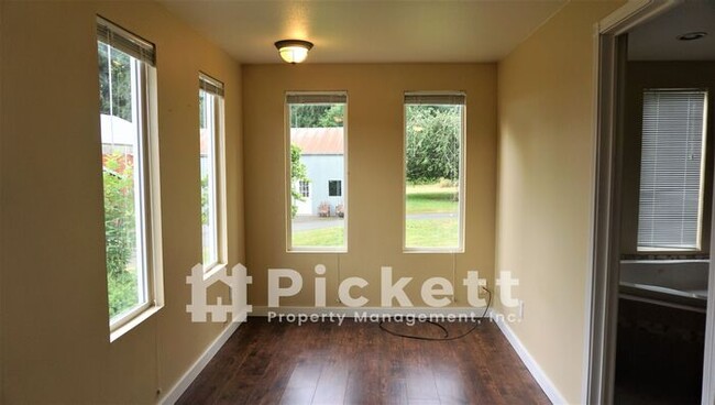 Building Photo - 3 Bedroom Poulsbo Farmhouse With Lots Of C...