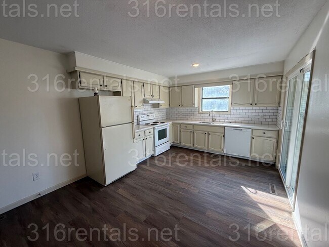 Building Photo - 3113 S Bunker Hl Dr