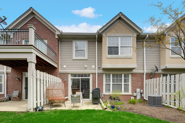 Building Photo - 1472 N Pinehurst Dr