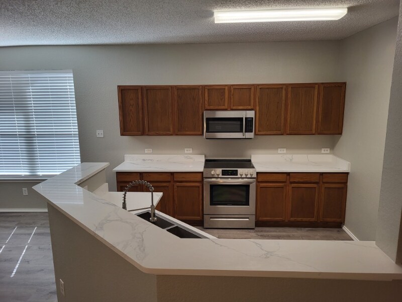 Building Photo - 2943 Deer Ridge Dr