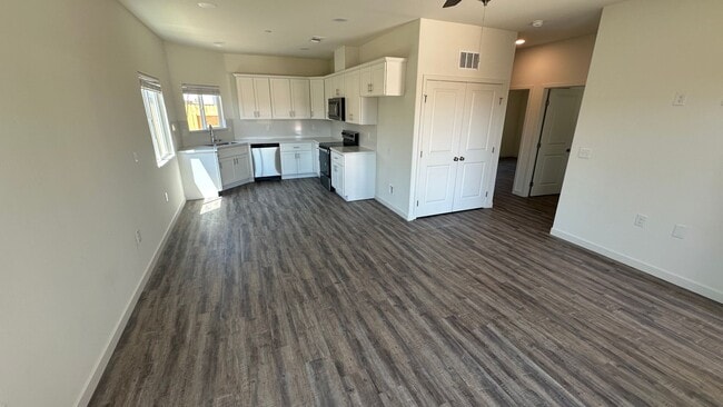 Primary Photo - Coyote Run Duplexes 6000