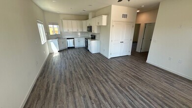 Building Photo - Coyote Run Duplexes 6000