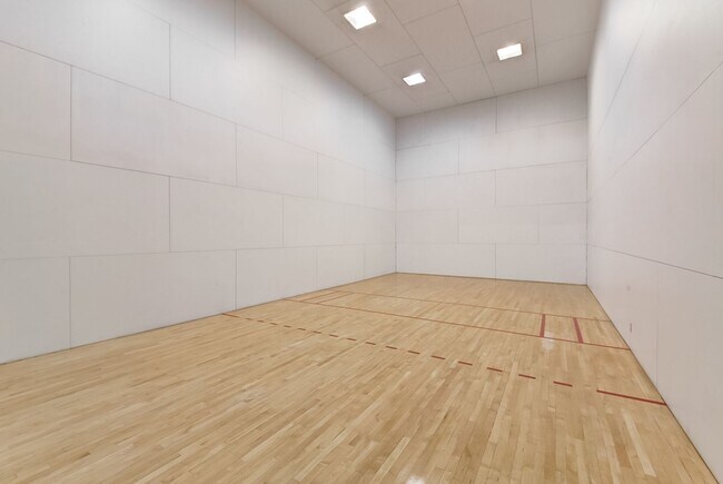 Building Photo - Meridian - Newly Remodeled Luxury Condo Re...